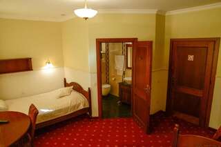 Мотели Revita Юзефув Стандартный двухместный номер с 1 кроватью или 2 отдельными кроватями и видом на сад-3